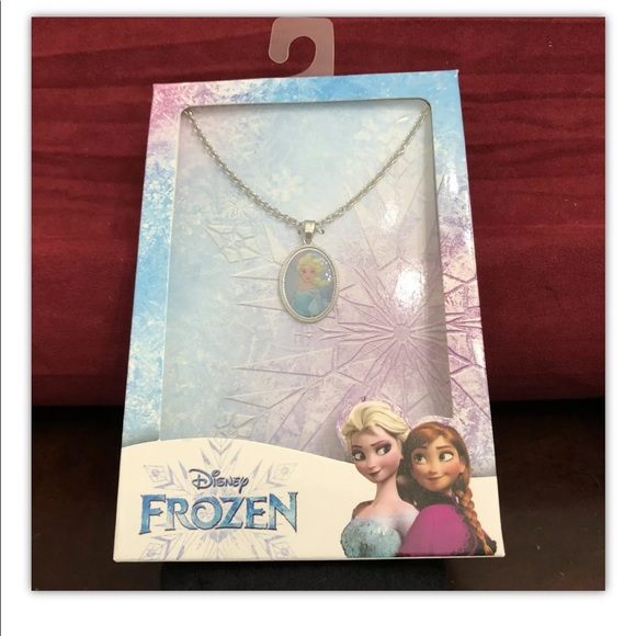 Disney Frozen Pendant Necklace Princess Elsa Oval Boxed Gift - Picture 1 of 6